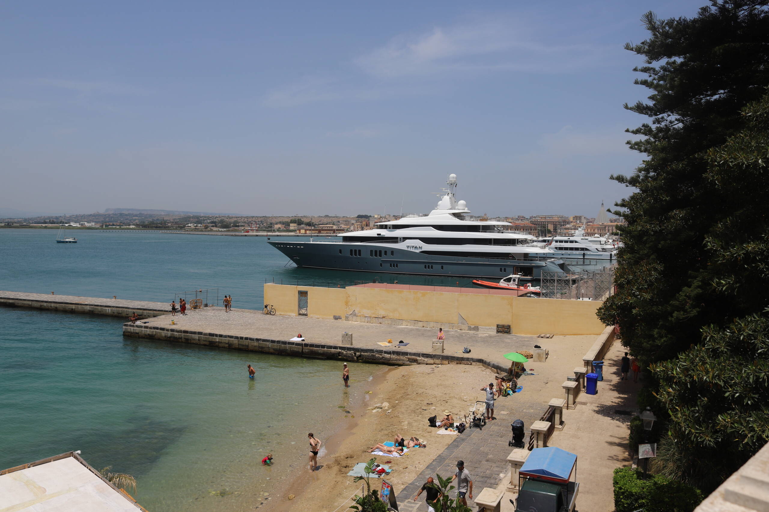 superyacht Titan
