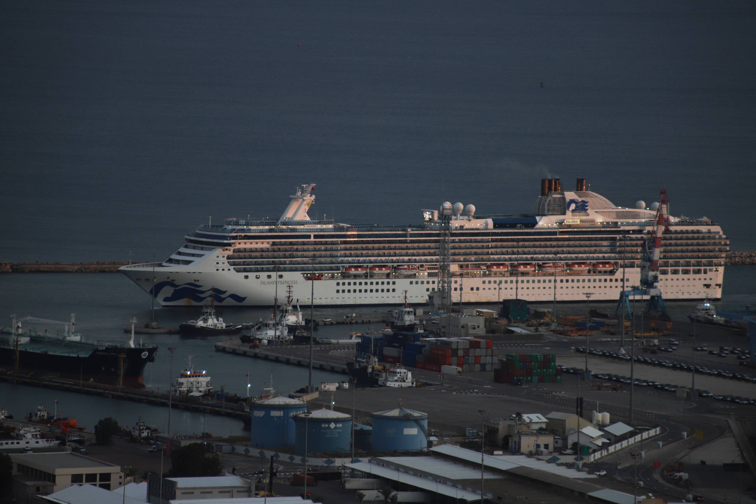 Island Princess, a cruise ship of Princess Cruises