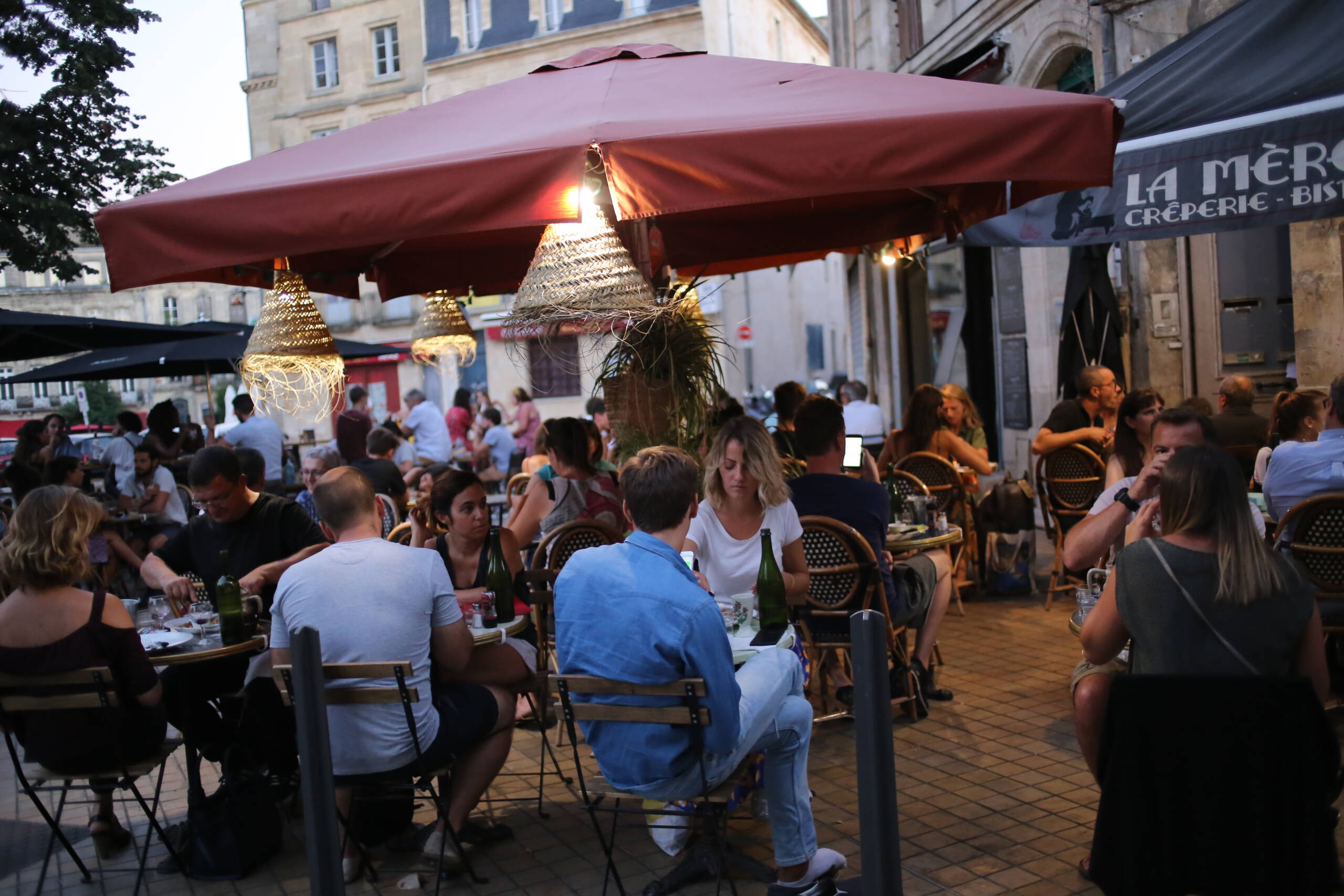 European Cities Consider Crackdown on Late-Night Dining