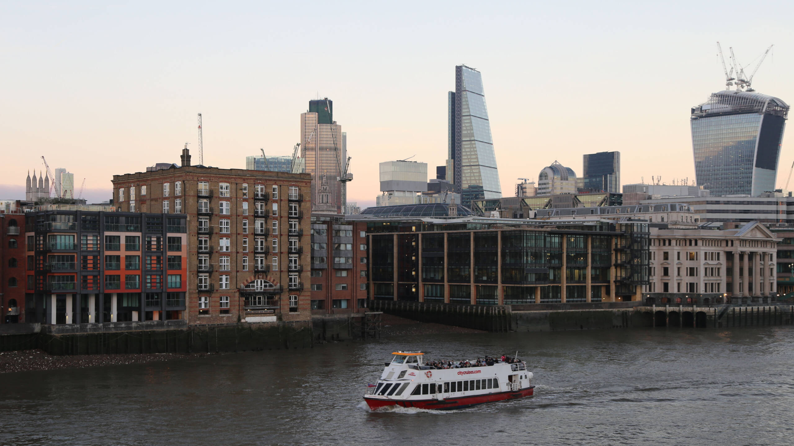 Thames Reflections: London’s Past and Future Through the Lens of a Cruise