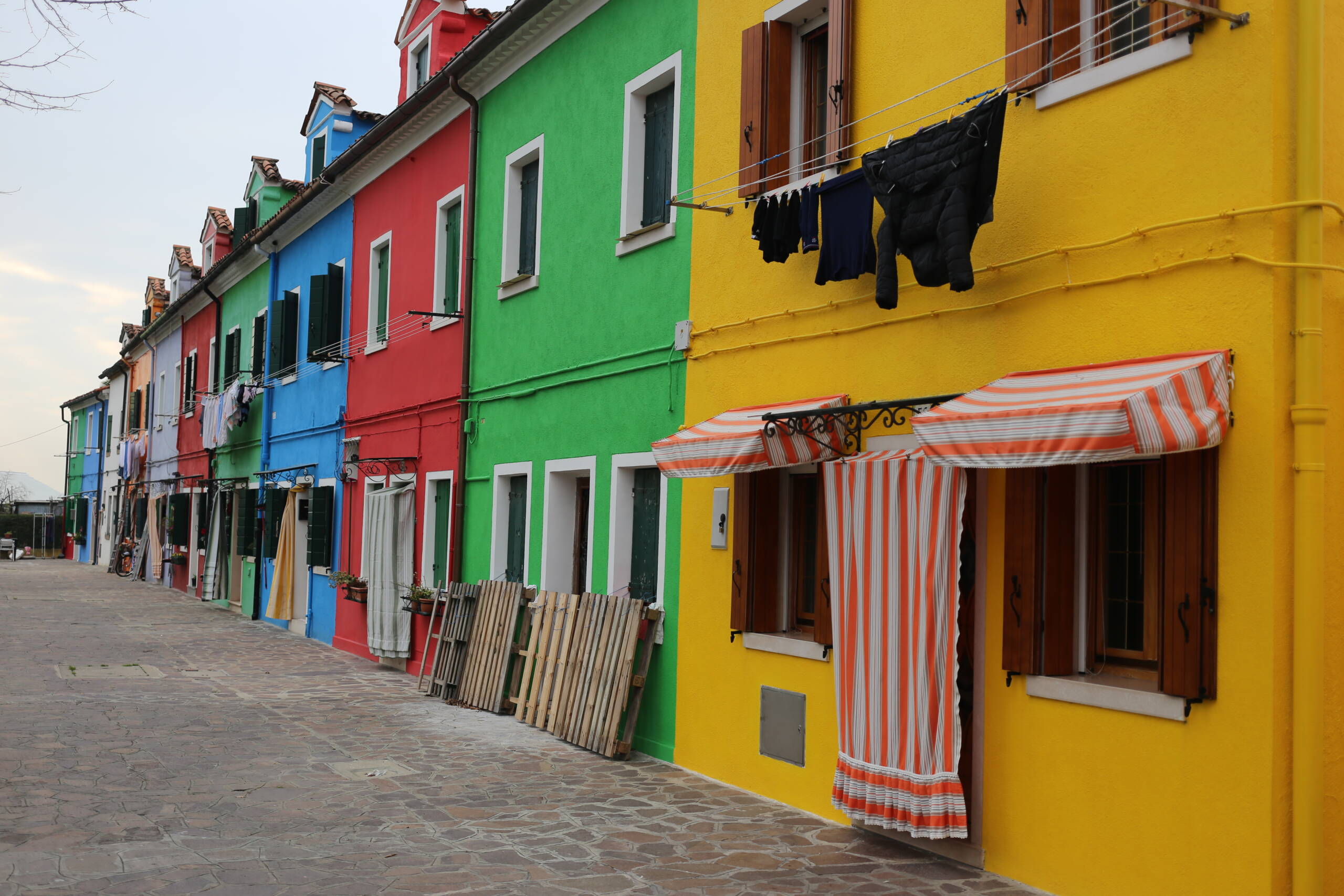 Burano: A Colorful Mirage That Fails to Deliver