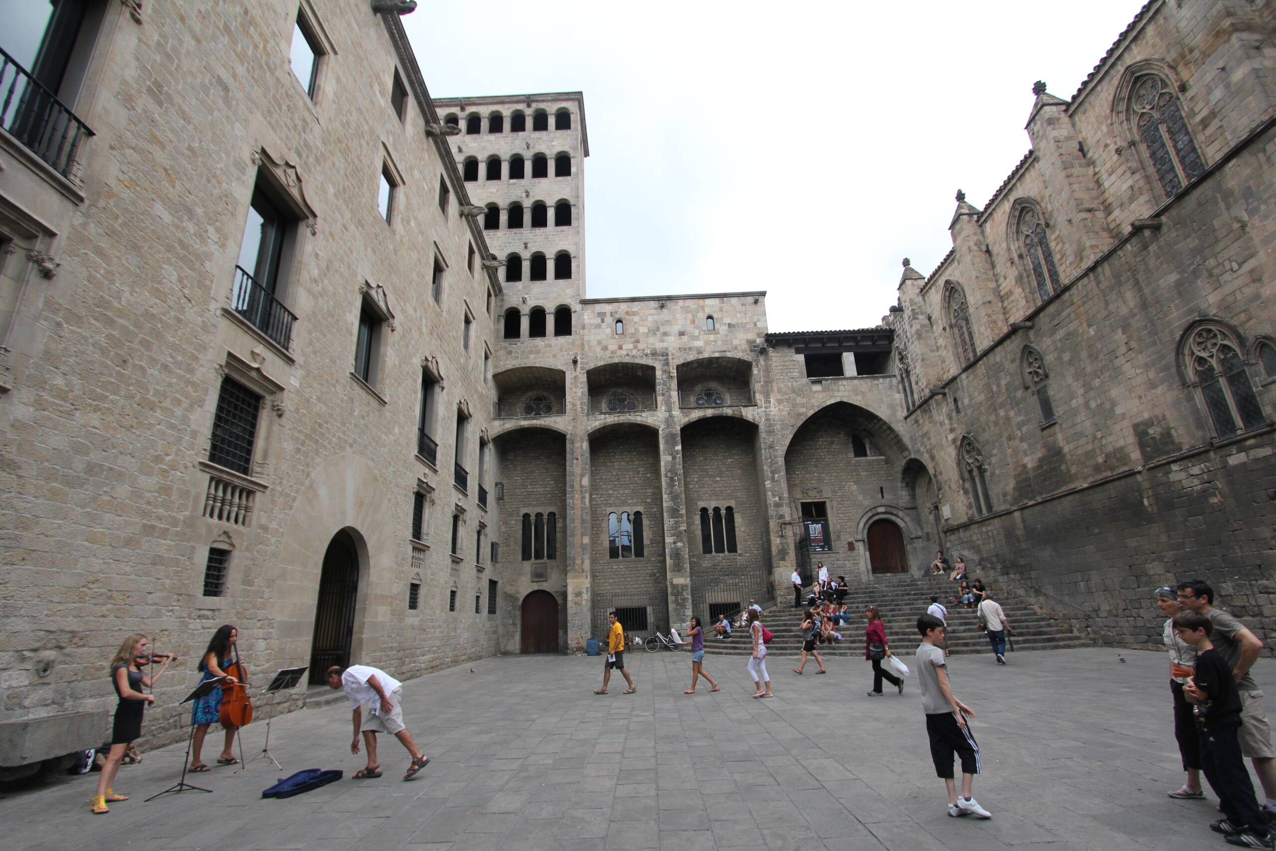 Time Travel in Plaça del Rei
