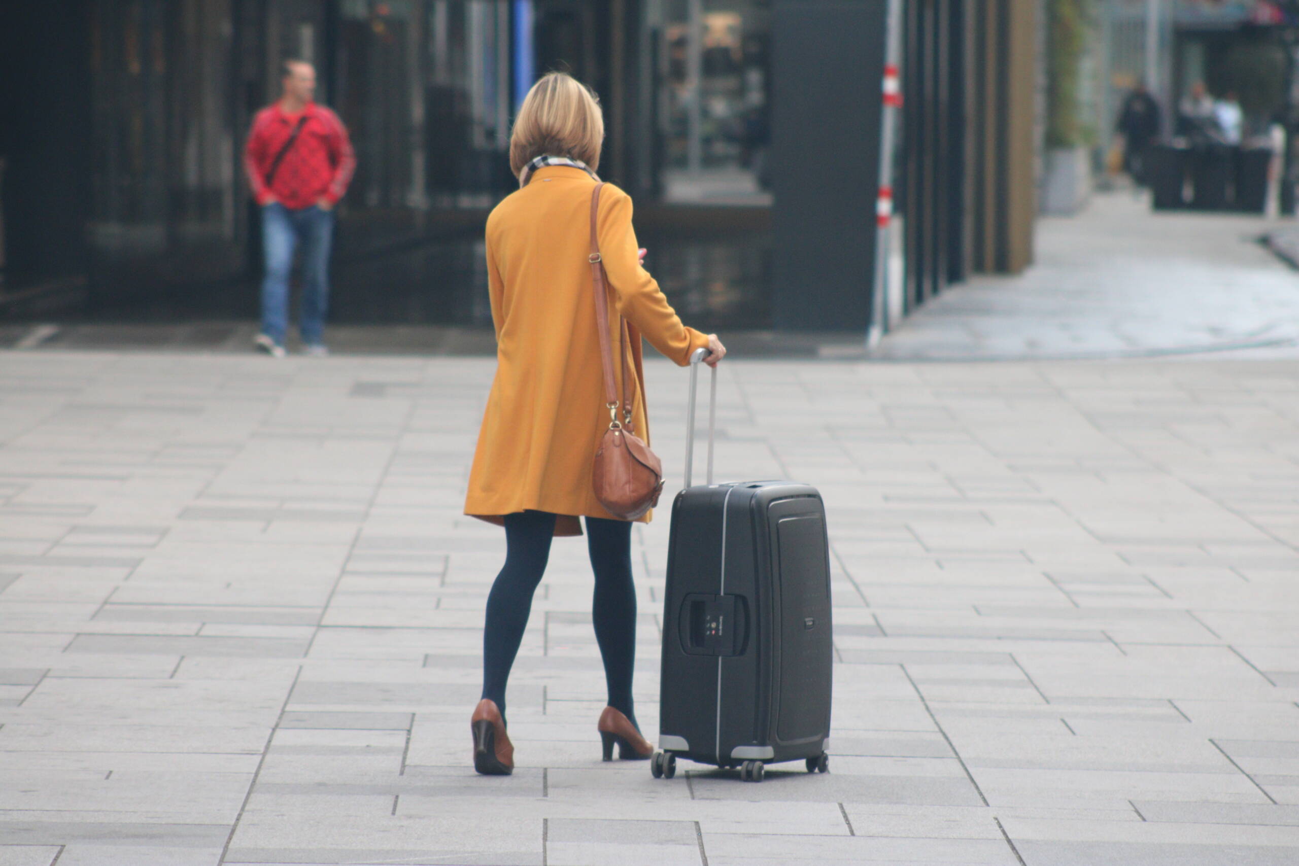 The Art of Traveling Light: Choosing the Right Suitcase