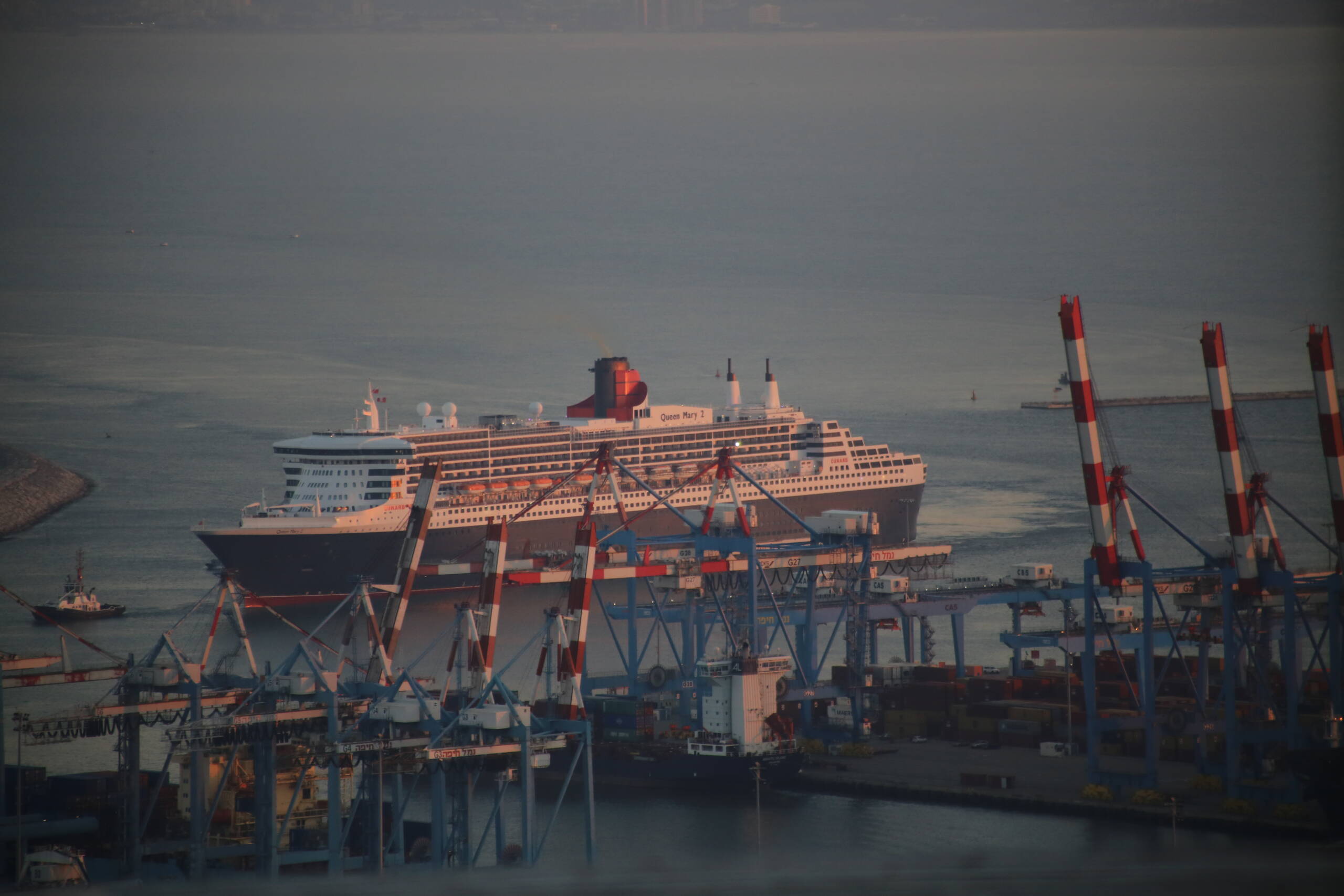 Queen Mary 2 Cruise Ship
