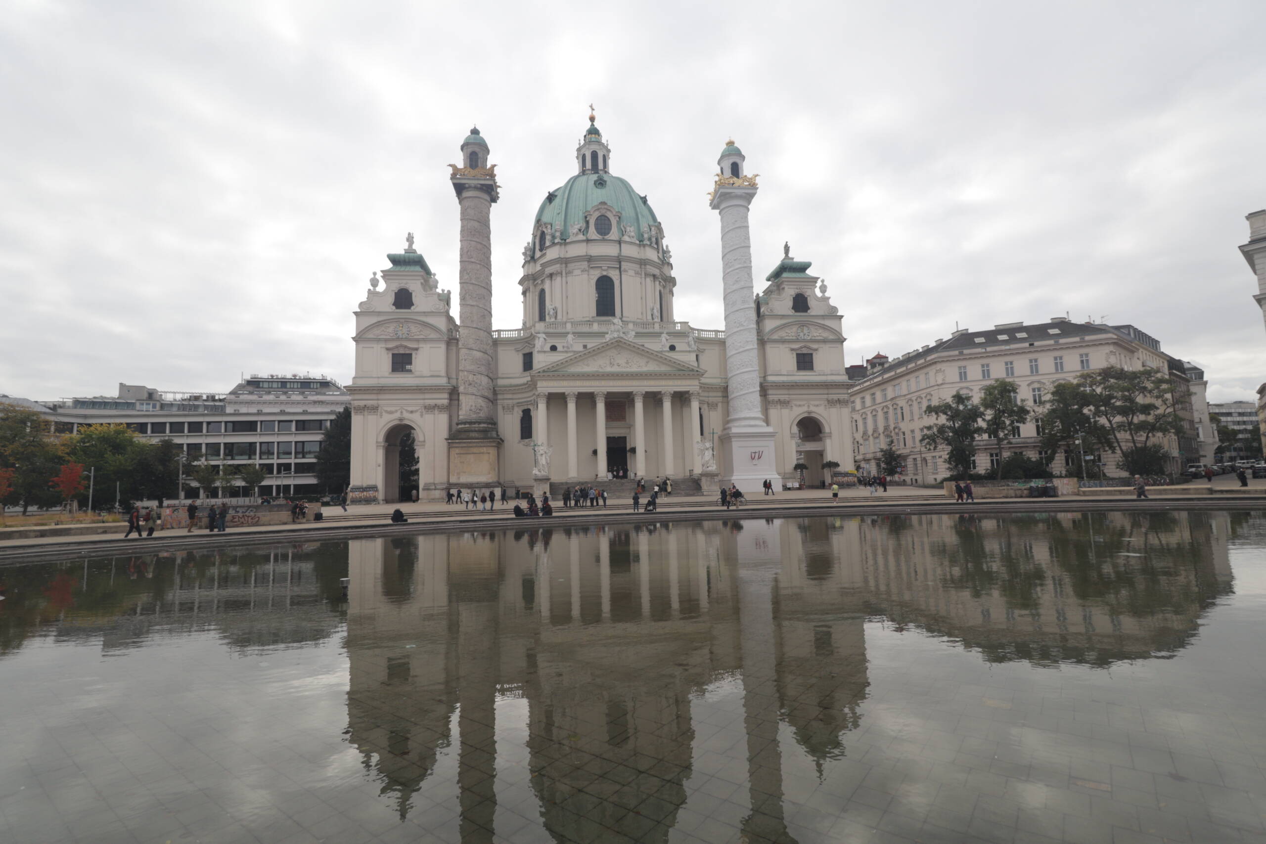 Karlskirche and the Circus of Wannabe Influencers