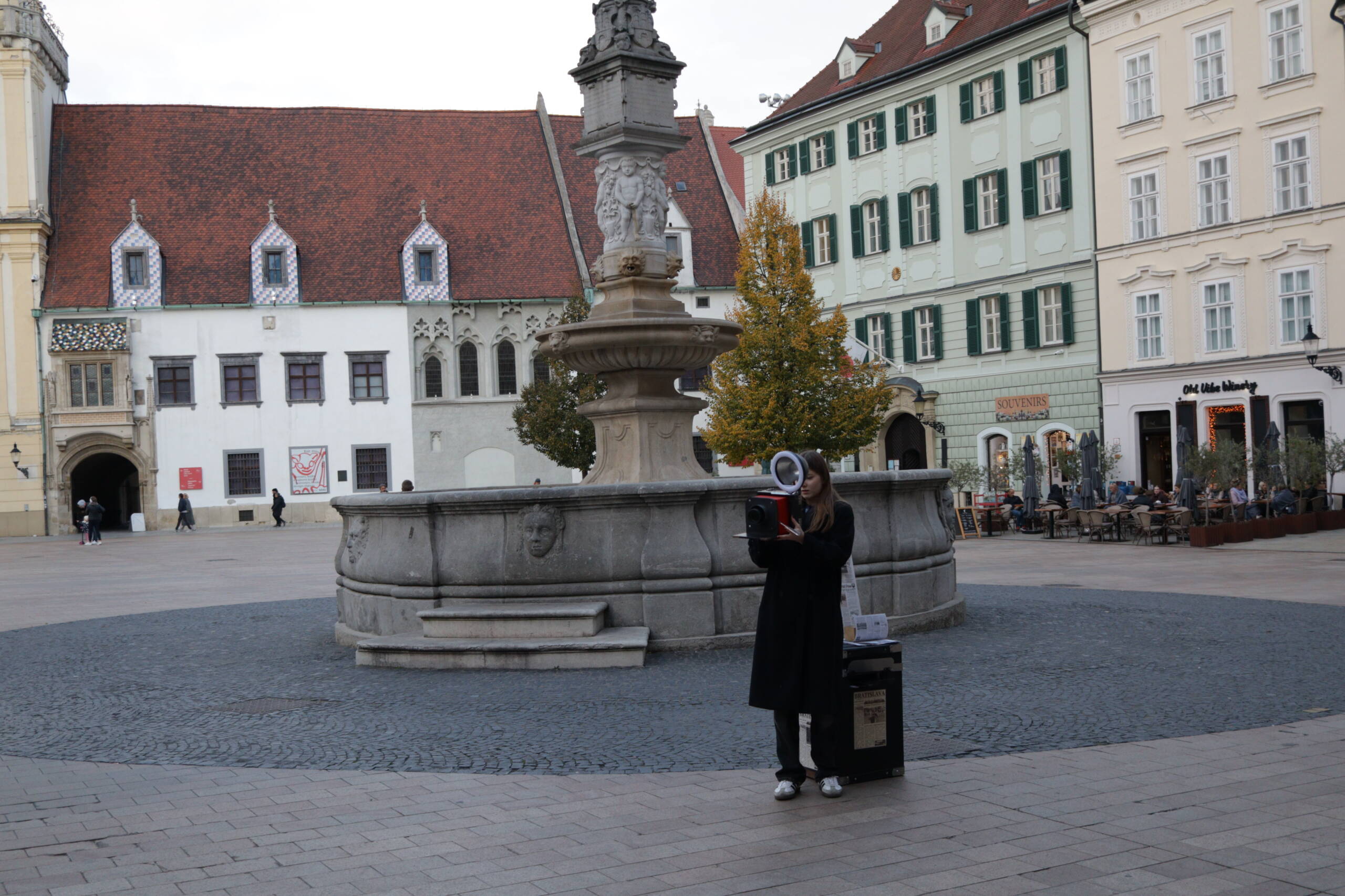 Don't Fall For This Tourist Photo Hustle