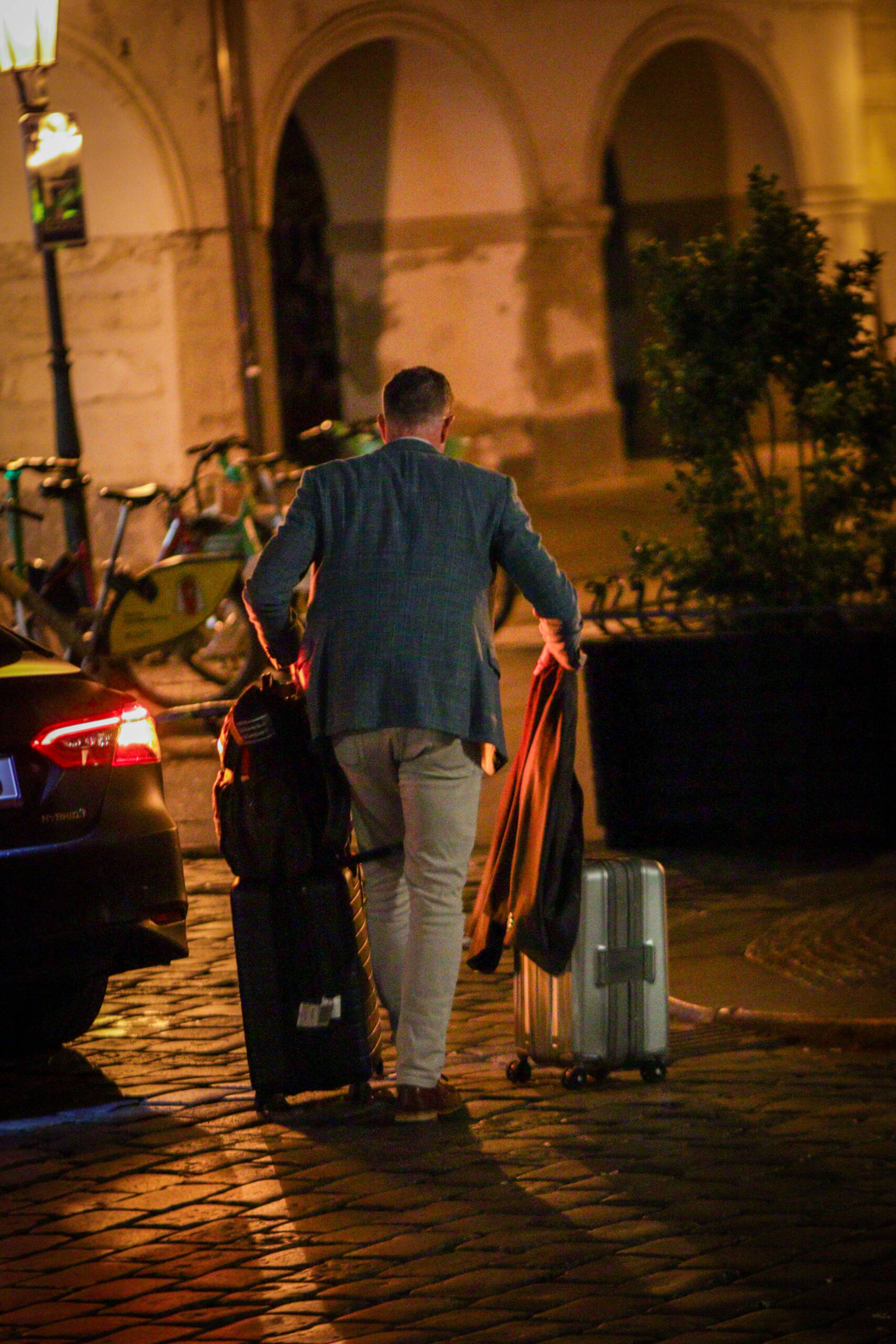 Don’t Be That Tourist: You Don’t Need That Much Luggage Today