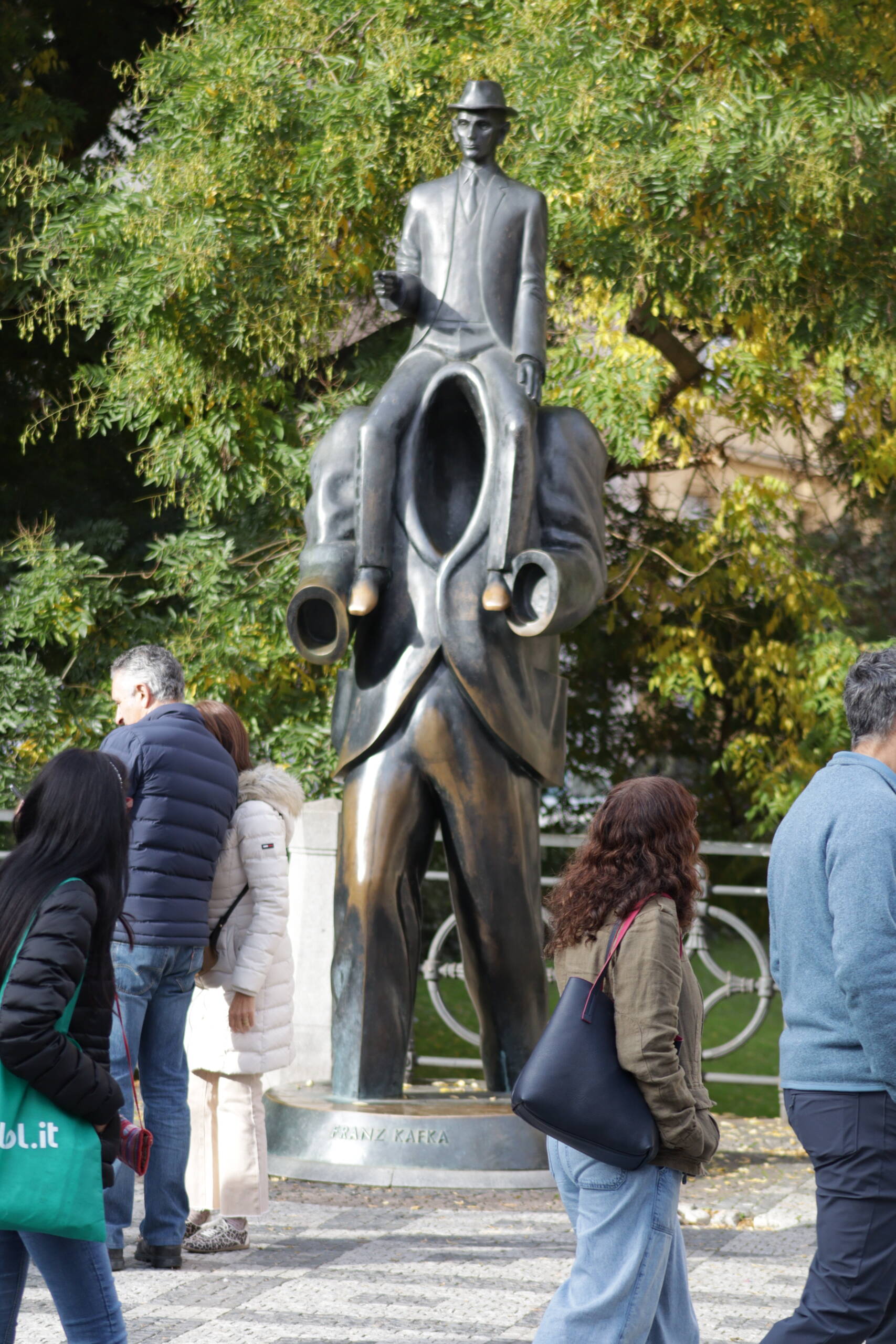 Kafkaesque in Bronze, Prague