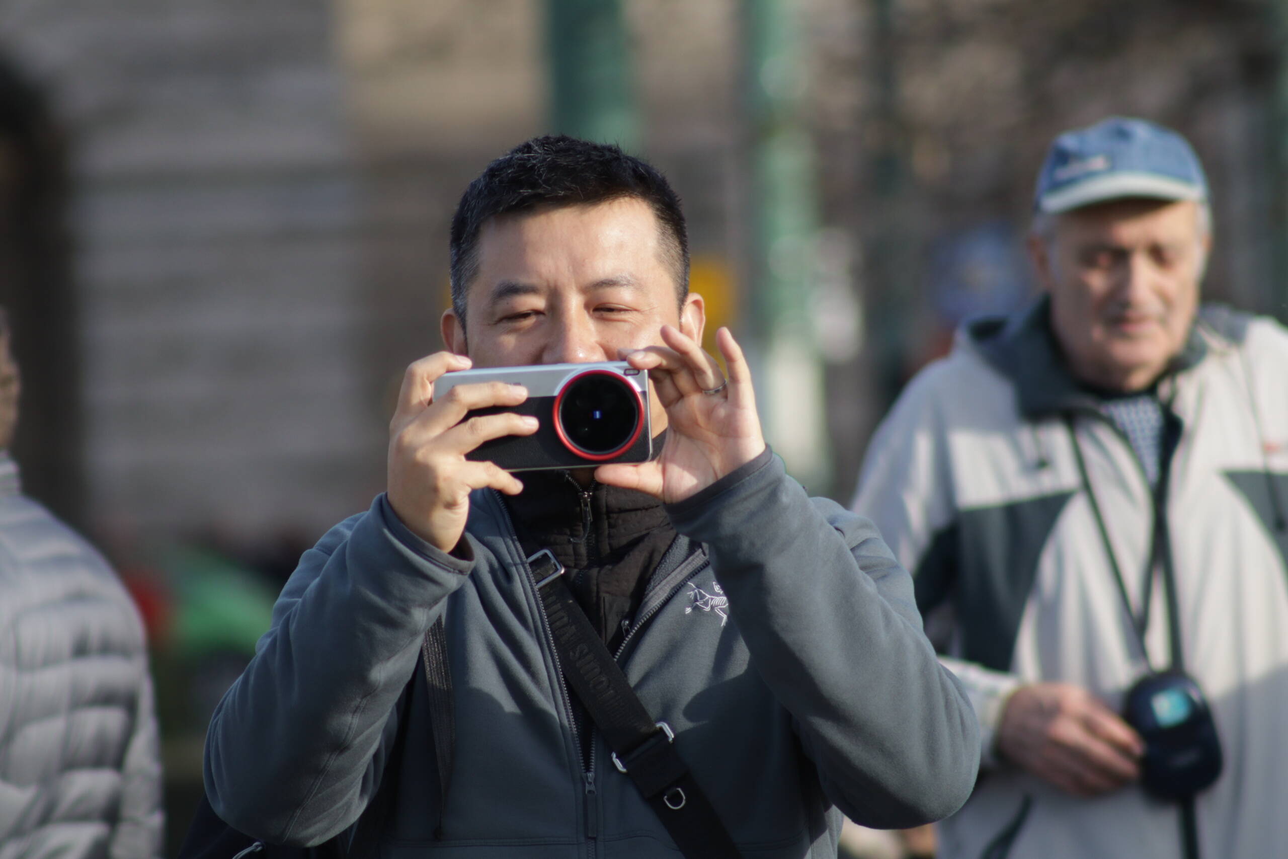 Do High-End Smartphones Replace Cameras for Travel?