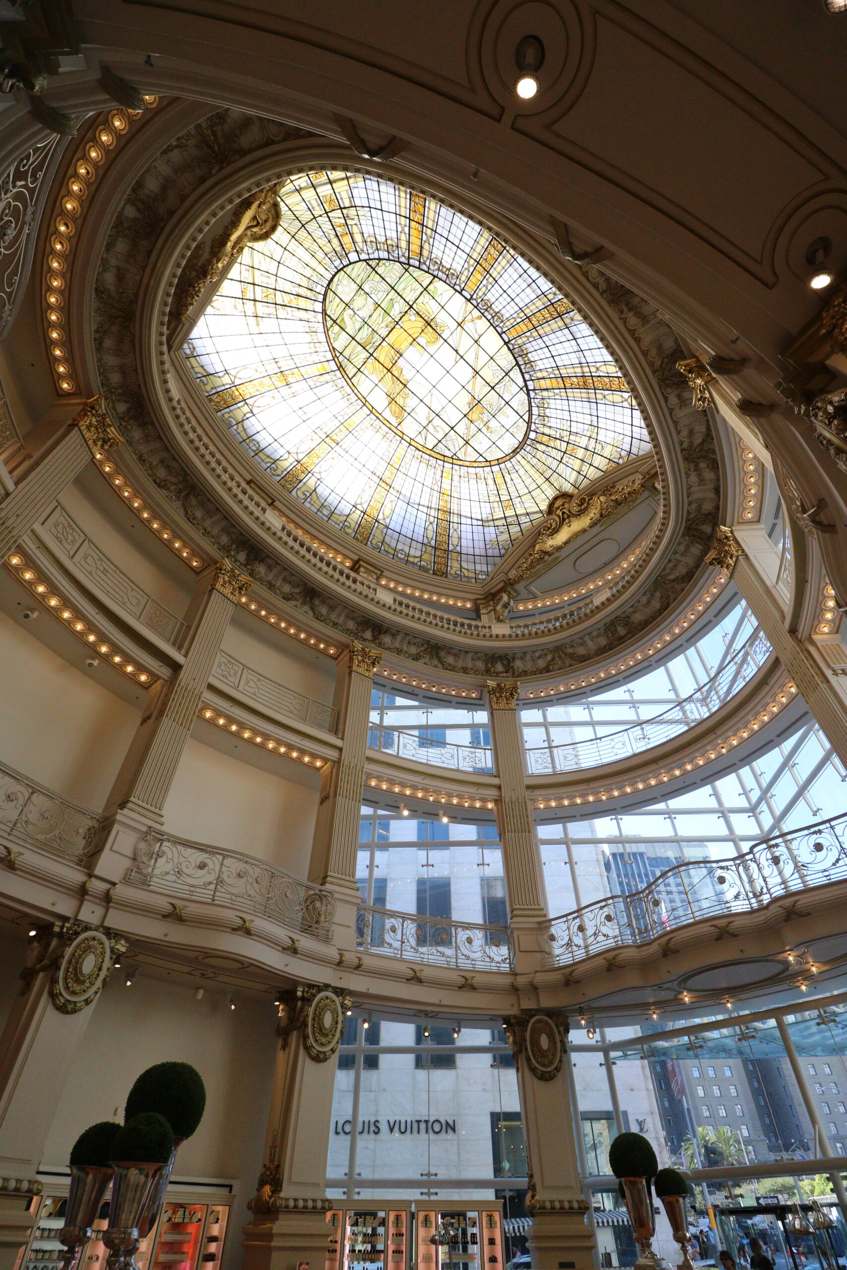 A History of Shopping Spaces That Seduce