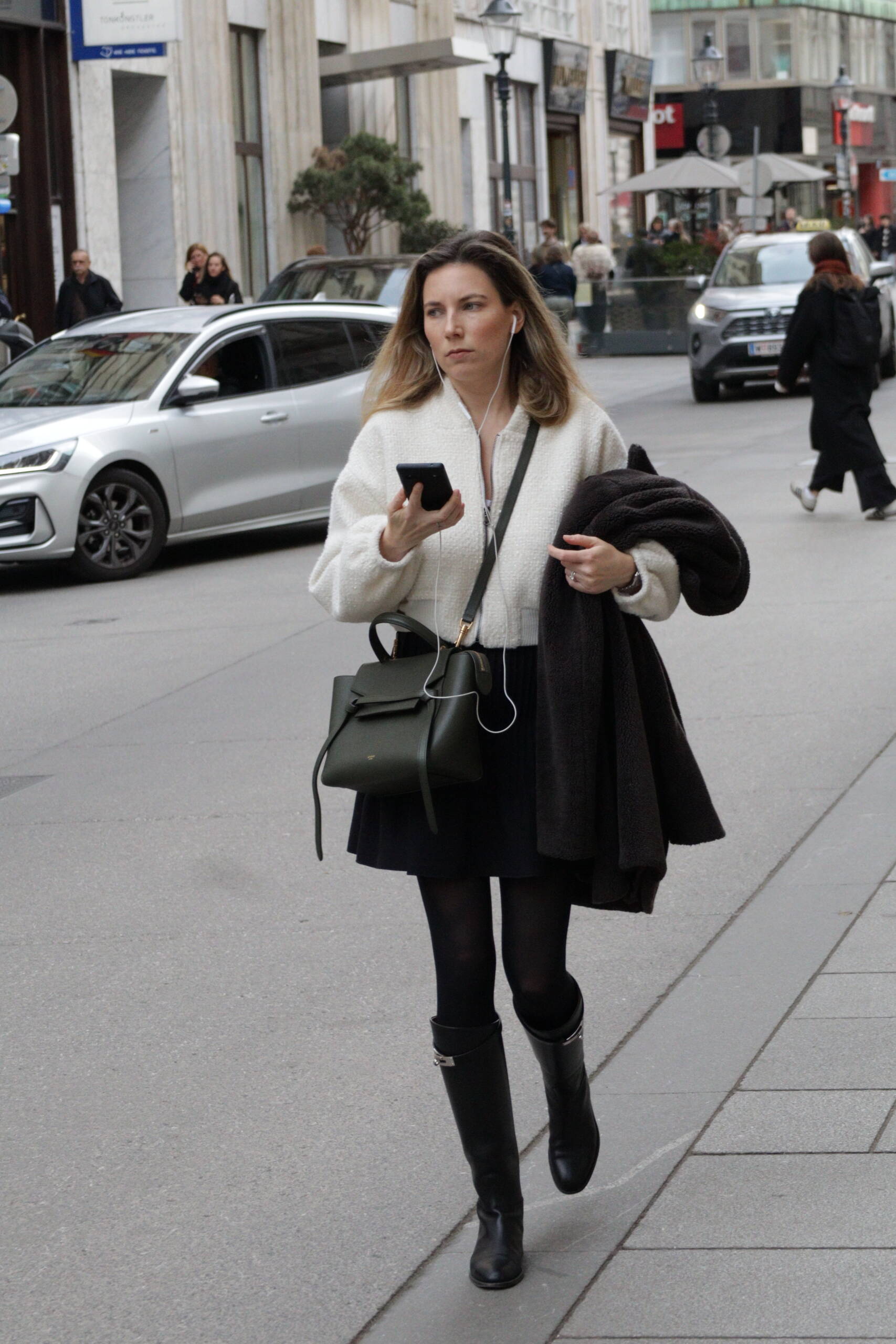 How to Recreate This Effortless Urban Look