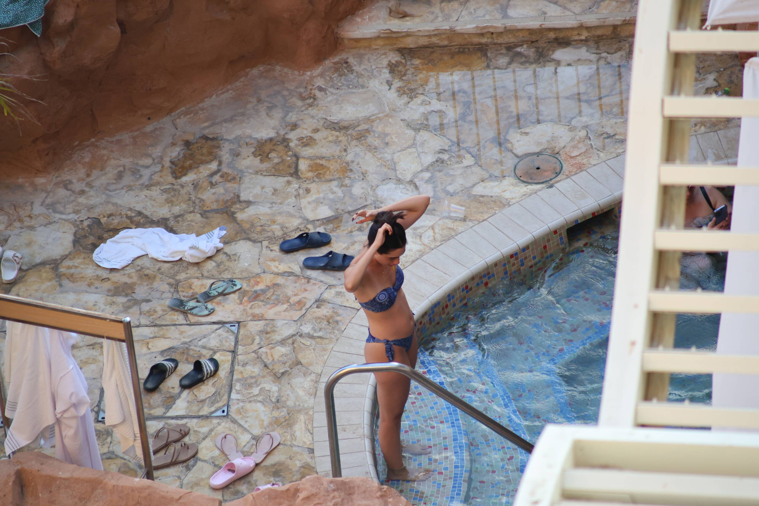 The Communal Jacuzzi Problem