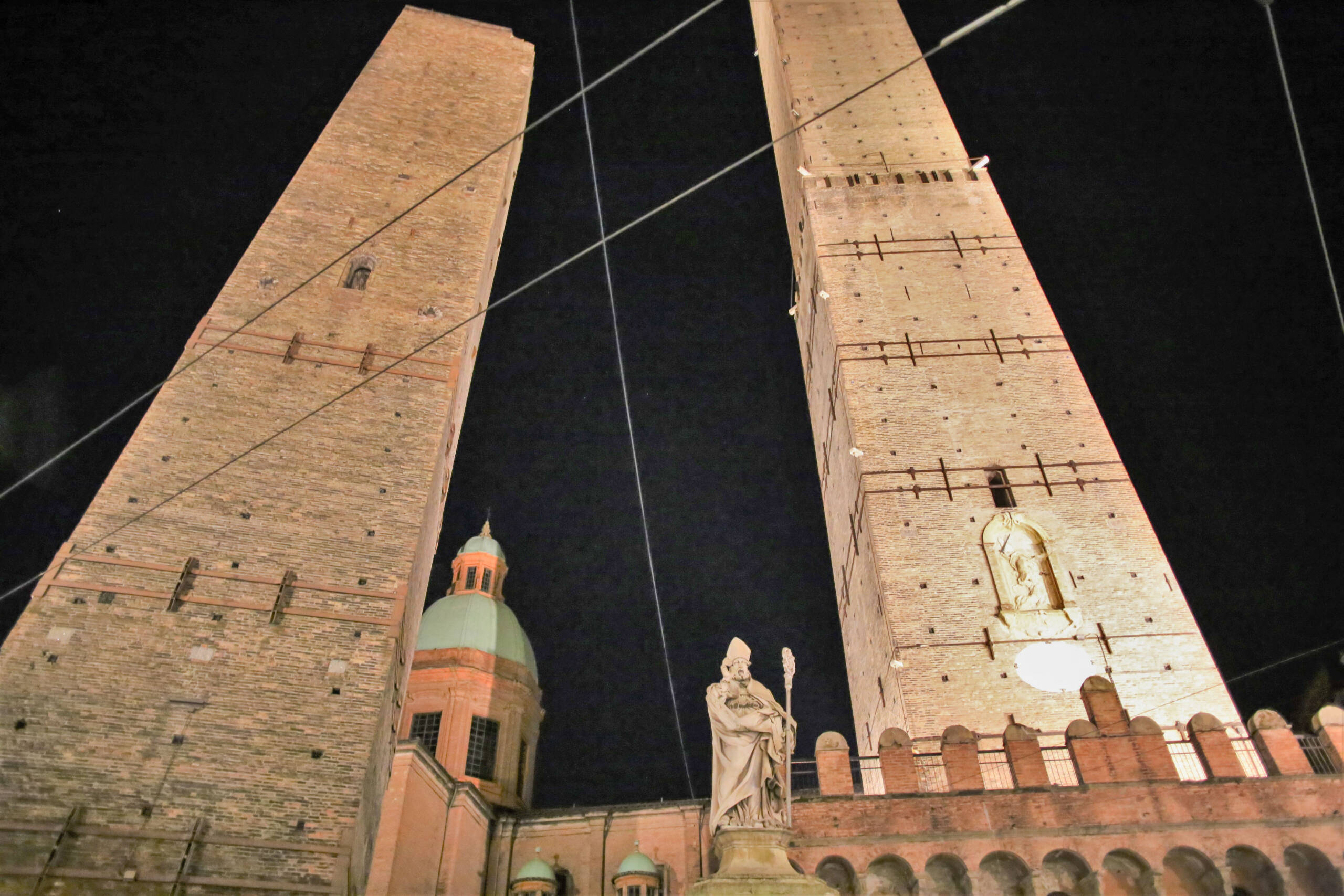 Bologna After Dark — Where Arcades, Towers, and Shadows Tell the Story