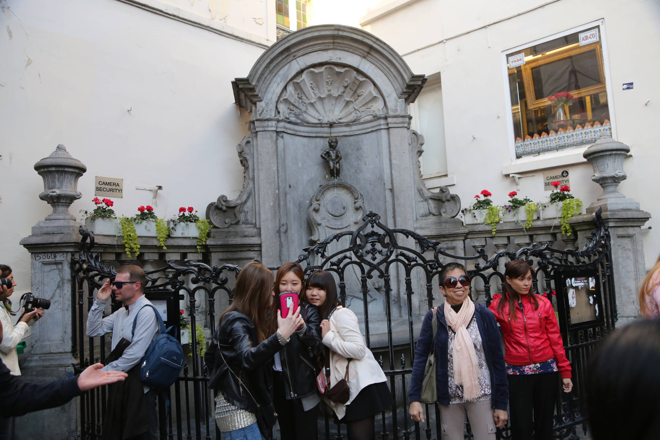 Manneken Pis, The Curious Fame of Brussels’ Most Mischievous Fountain